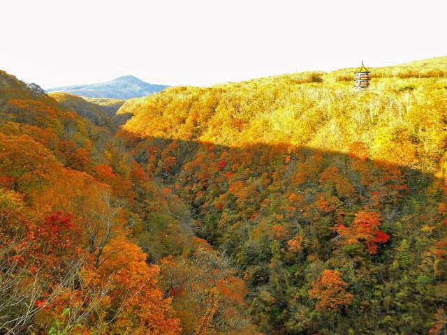 年10月 紅葉 見ごろ 新登別大橋情報と近くのホテル 旅館 Biglobe旅行