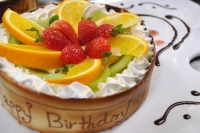 手作りBDケーキでお祝い（写真は2000円大人5～6人前のもの）
