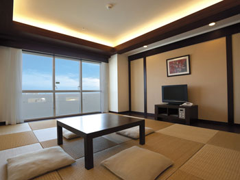 沖縄残波岬ロイヤルホテル　琉球畳を使ったモダンな雰囲気の和室