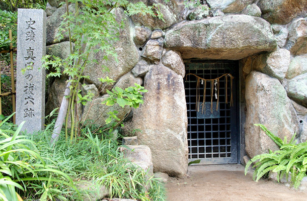 三光神社・幸村の抜け穴